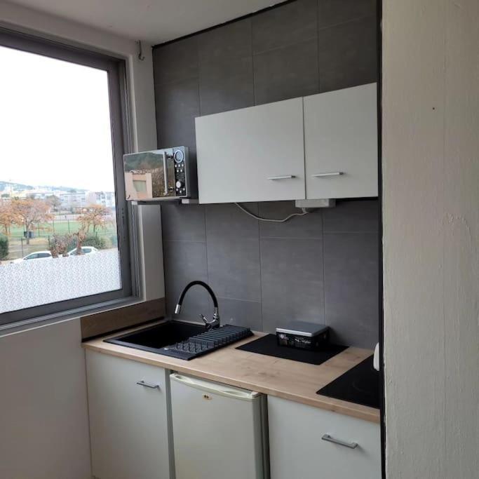 Studio - Sete - 100M Des Plages Екстер'єр фото